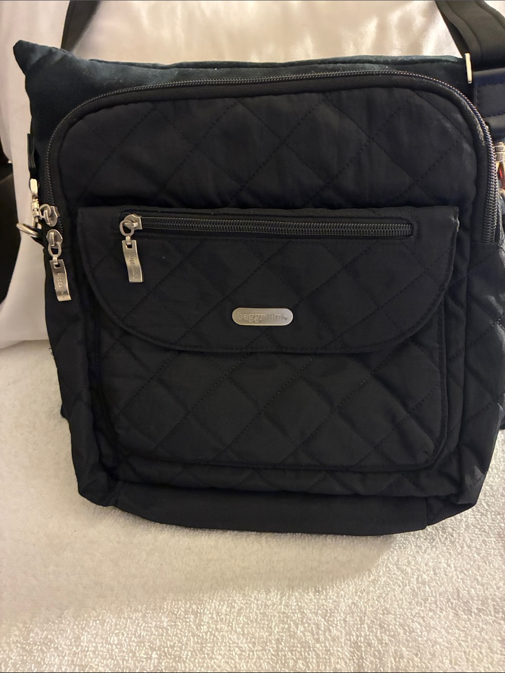 Pre-owned Baggallini Soft Quilted Crossbody Bag in Black.Multi-functional wear